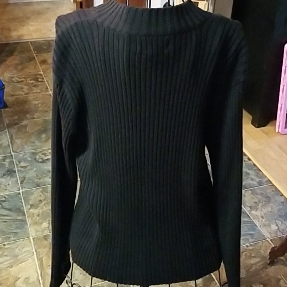 Sweater - Picture 7 of 7